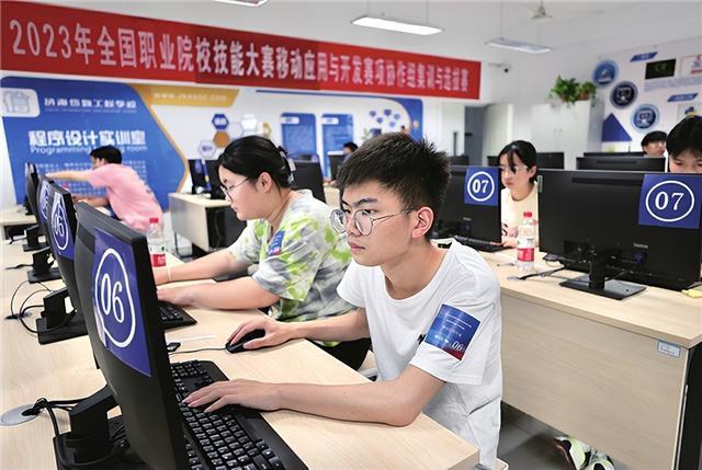 錦繡之路 濟(jì)南信息工程學(xué)校勇奪2023年全國(guó)職業(yè)院校技能大賽雙項(xiàng)入場(chǎng)券側(cè)記